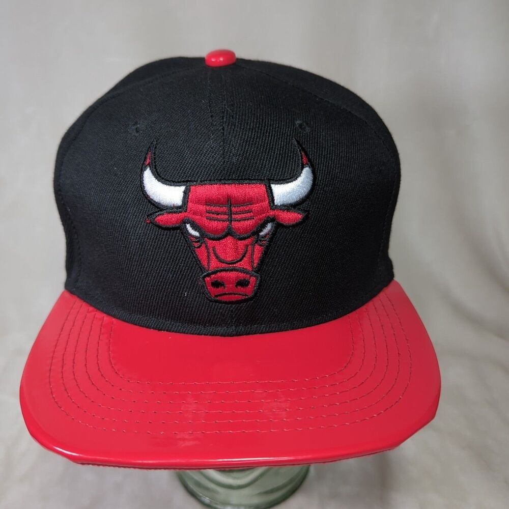 Chicago Bulls Hat Vinyl Bill Mitchell Ness Hardwood Classics Snapback Red/Black